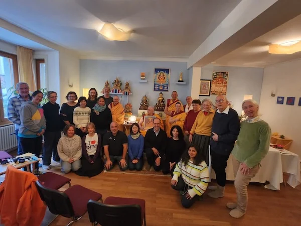 Impressionen aus dem Kadampa Meditationszentrum Basel - Gruppenfoto